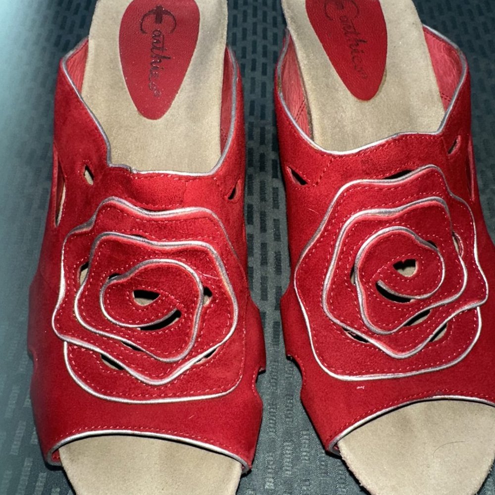 EARTHIES Tropez Suede FLOWER Wedge MULES Size 9